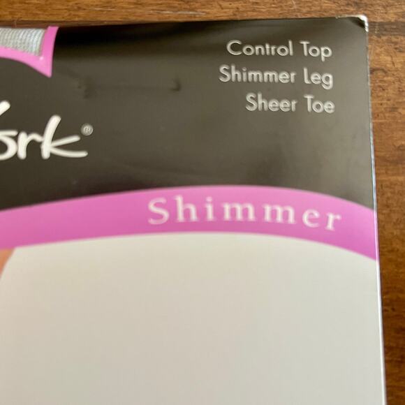 Preston & York Pantyhose Sheer Control Top Size: Medium, Color: Silver - Picture 5 of 10